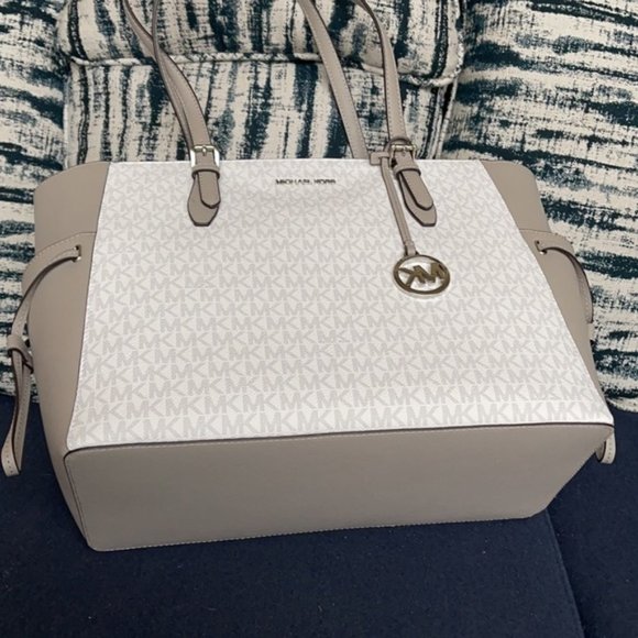 Michael Kors Gilly Large Drawstring Travel Tote Bag MK Bright White - Picture 11 of 16